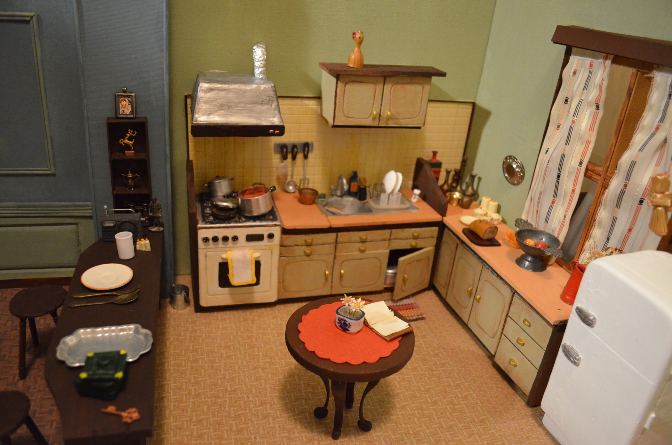 Set Design und Requisiten einer kleinen Küche - Miniatur